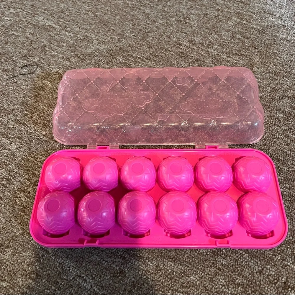 Hatchimals CollEGGtibles lot and carrying case 19 figures